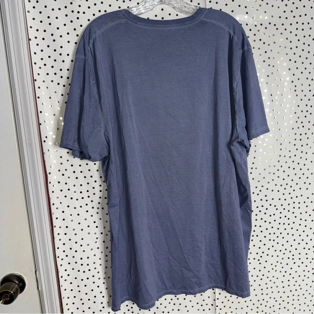 Lululemon Men's Blue T-Shirt
